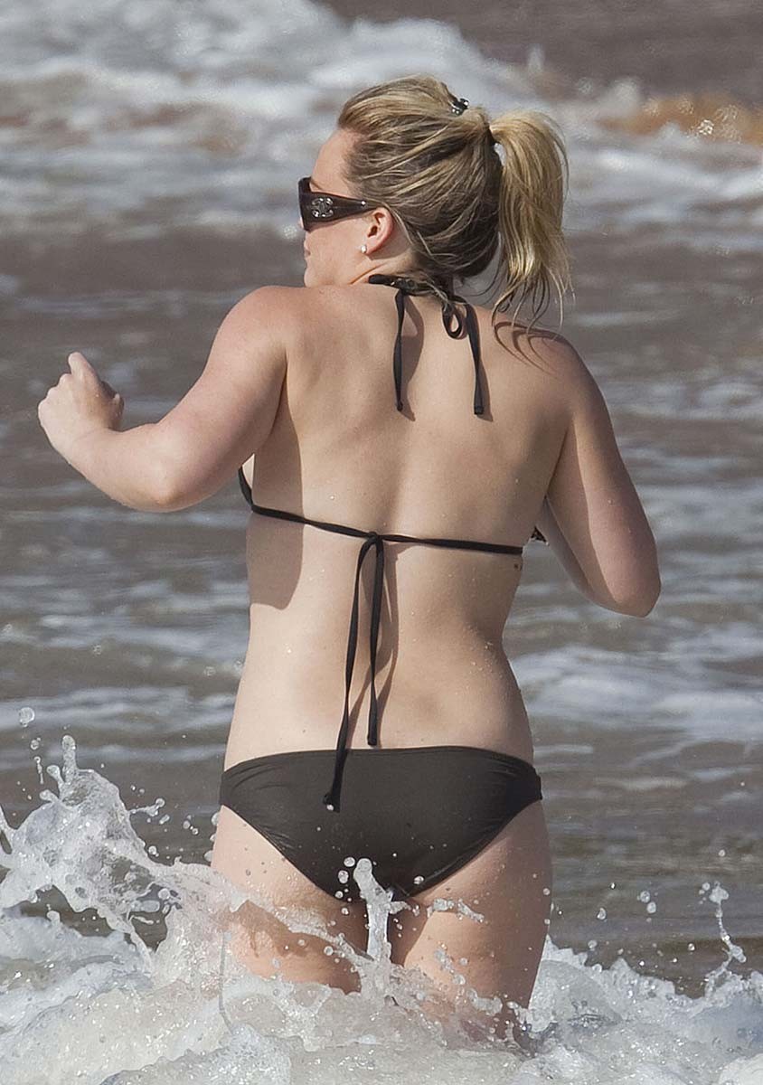 Hilary duff paparazzi la pillaron en bikini
 #75389114