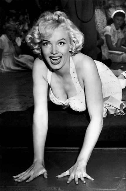 Old star celebrity Marilyn Monroe showing perfect nude ass #75430307