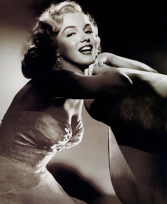 La vieille star marilyn monroe montre son cul nu parfait
 #75430373