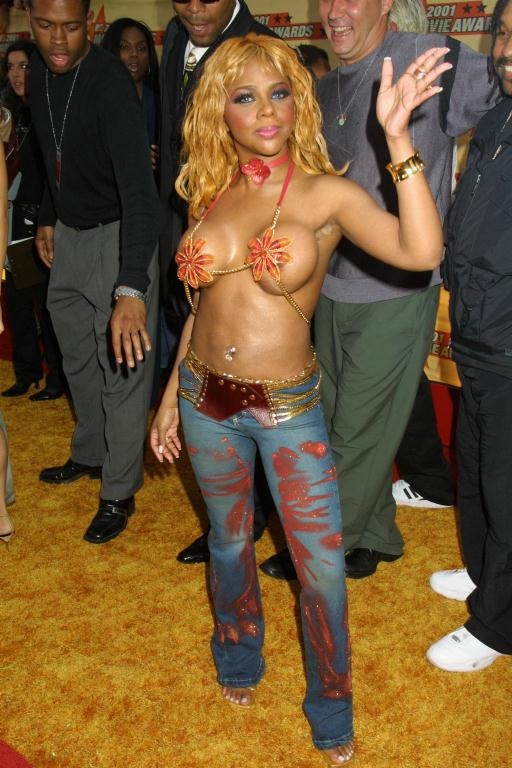 rap star Lil Kim shows a little pussy #75369150