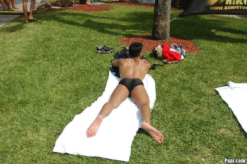 Hot papi gay pool party azione diventa caldo a nudo sesso piscina gay bagnato dopo la festa
 #76958549