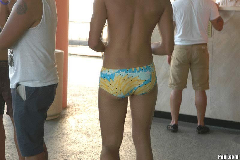 Hot papi gay pool party azione diventa caldo a nudo sesso piscina gay bagnato dopo la festa
 #76958592