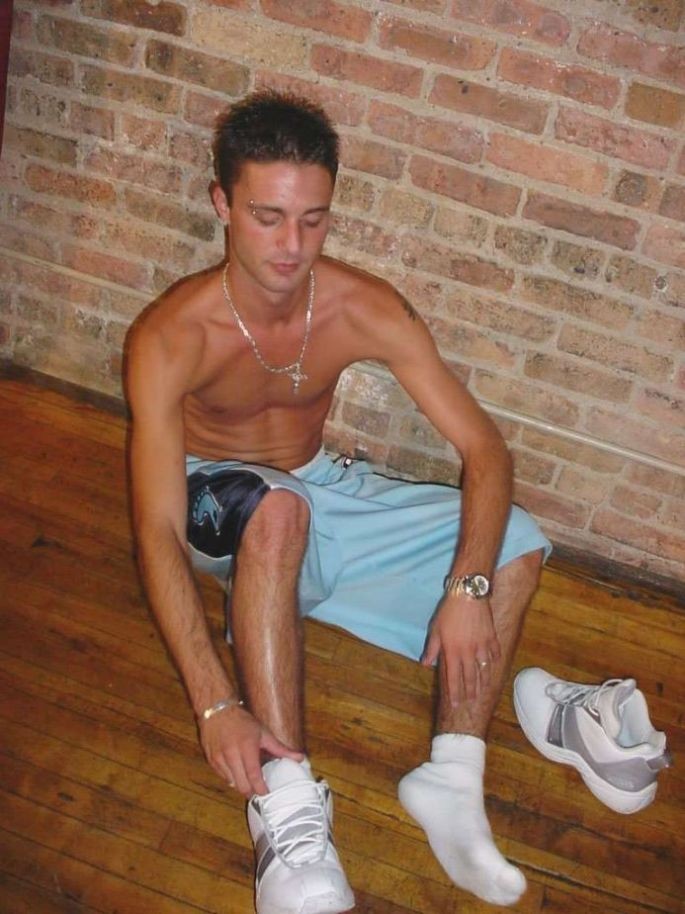 パーティーの後でエロティックなポーズをとるツインク
 #76997107