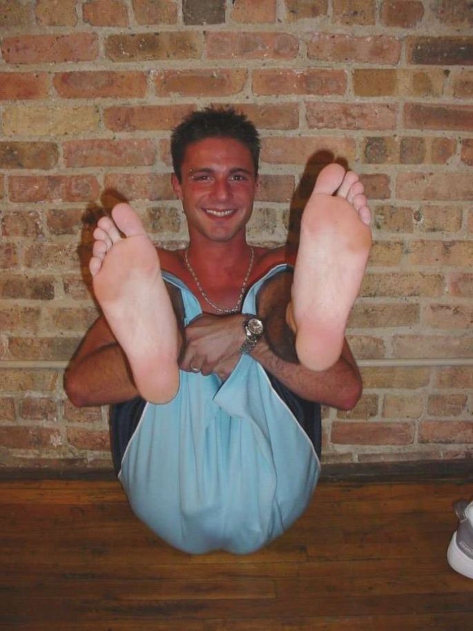 パーティーの後でエロティックなポーズをとるツインク
 #76997173