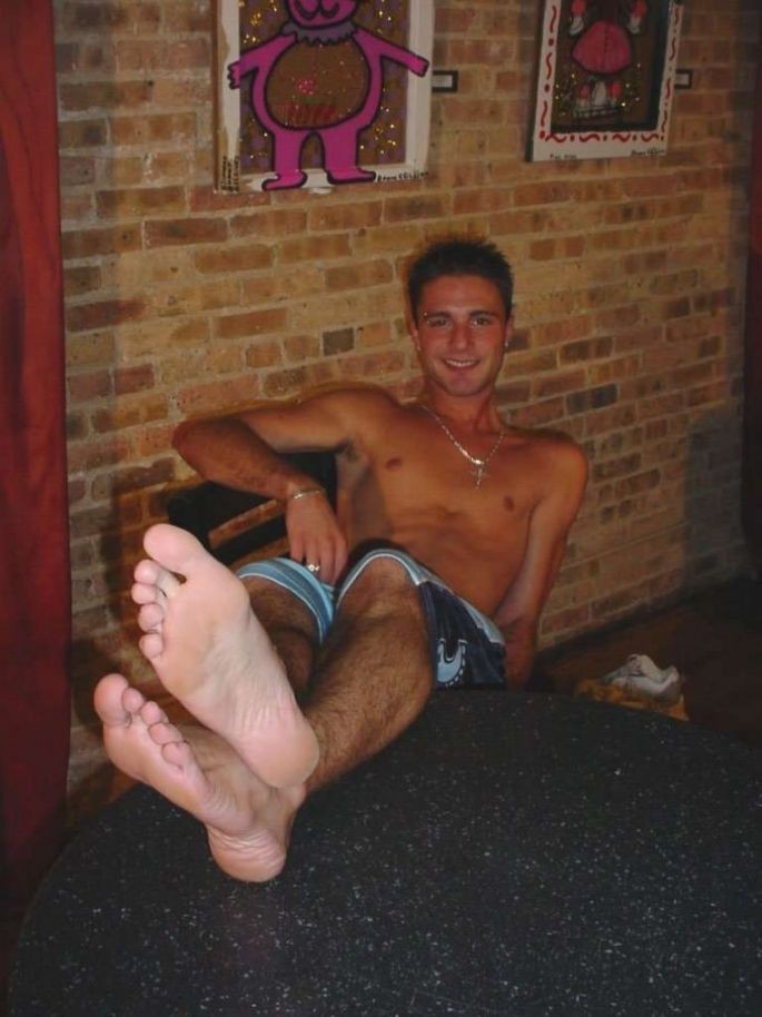 パーティーの後でエロティックなポーズをとるツインク
 #76997212