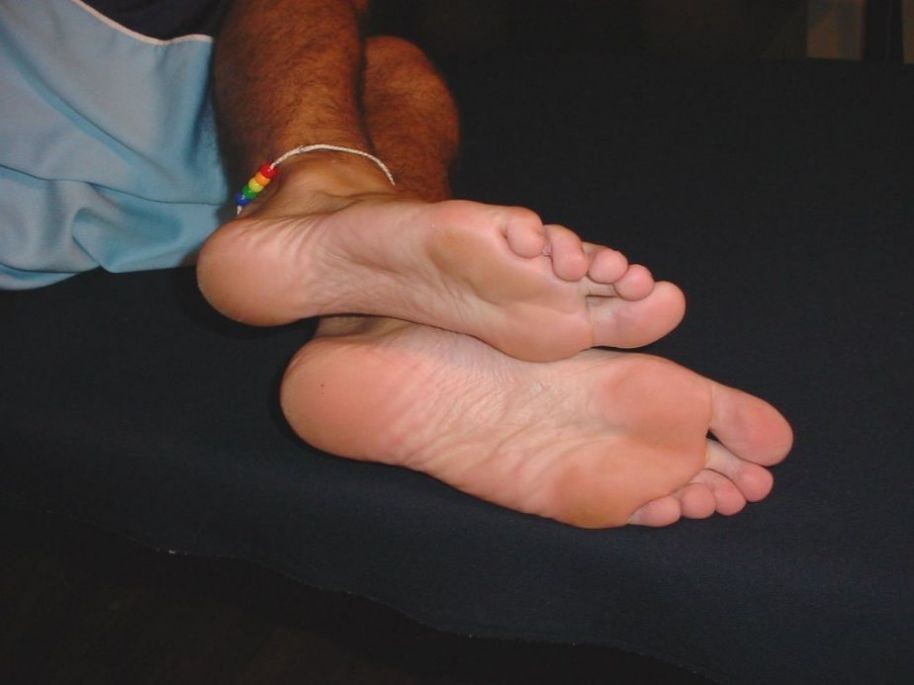 パーティーの後でエロティックなポーズをとるツインク
 #76997229