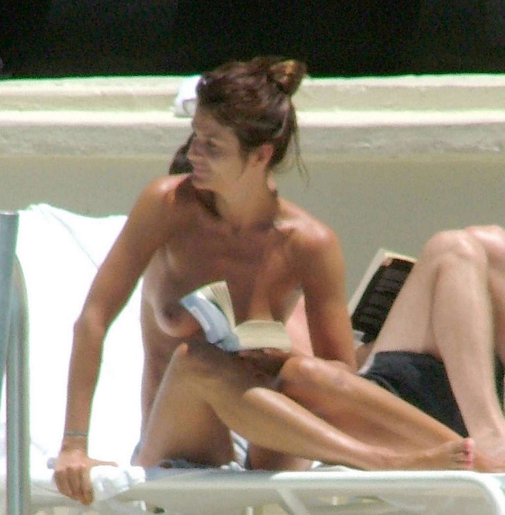 Helena Christensen exposing her nice tits on beach paparazzi shoots #75349429