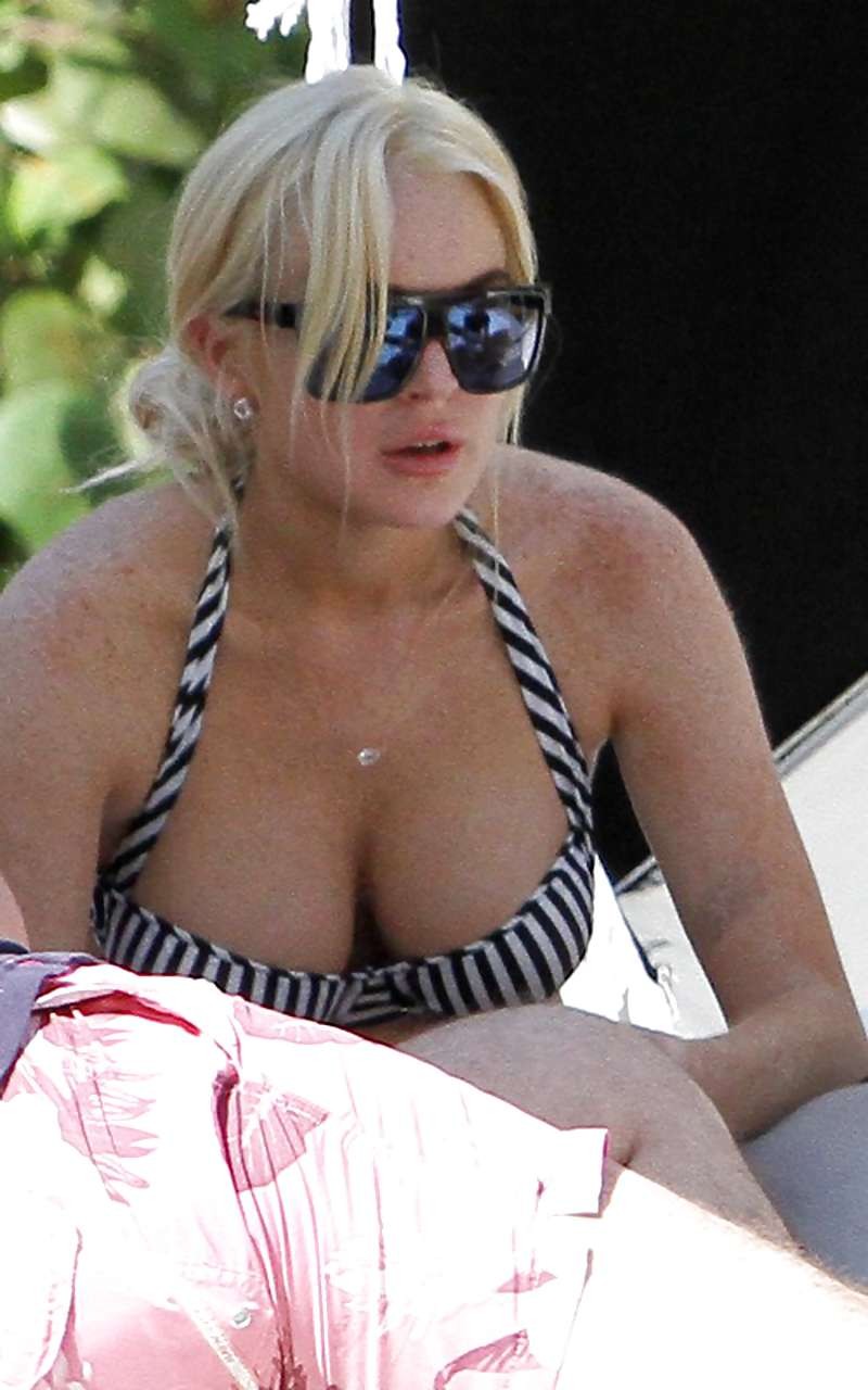 Lindsay Lohan exposing big boobs in see thru shirt #75231146