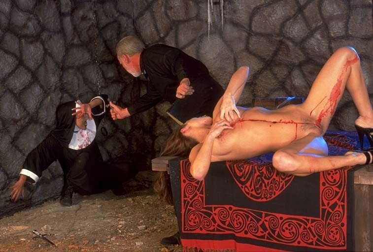 Salvaje monjas lesbianas en el exorcismo porno de vampiros con un sacerdote de sexo
 #67066104