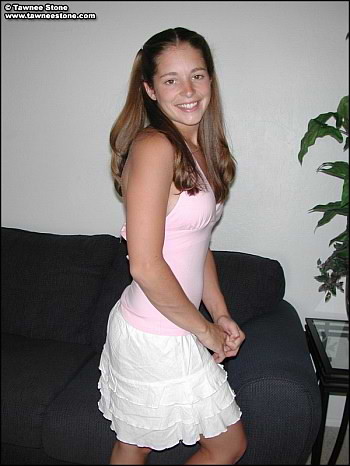 Brünette tawnee stripping exposing tightness clam
 #75108064