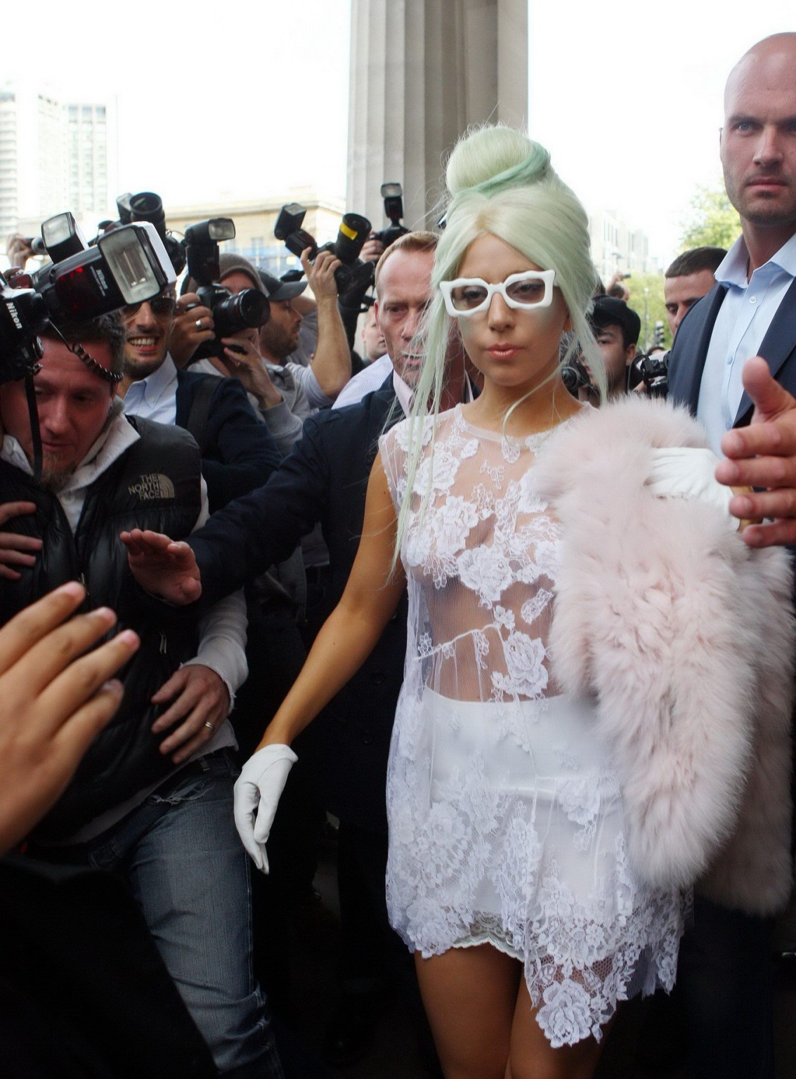 Lady Gaga, seins nus dans une robe en dentelle transparente, se rend aux studios de la chaîne Itv à Londres.
 #75286317