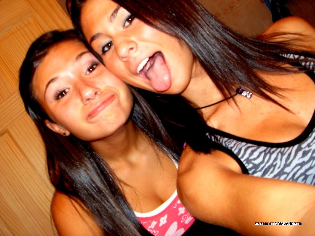 Tight eighteen year old amateur girlfriends tease #79408587