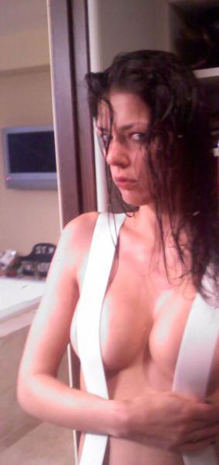 Adrianne curry très sexy sur des photos privées
 #75354008