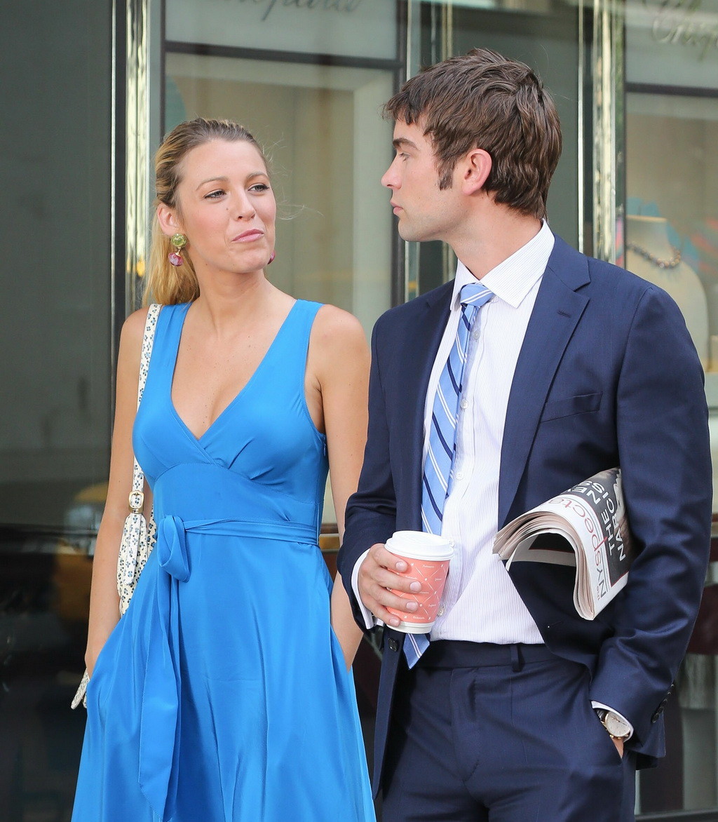 Blake lively showing big cleavage wearing blue maxi dress at the set of gossip g
 #75256918