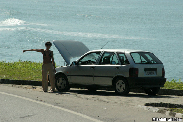 Une brésilienne sexy a des problèmes de voiture et est sauvée par une grosse bite.
 #71561823