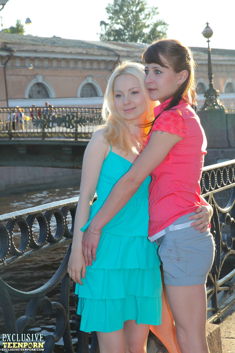 Alegres juegos de sexo adolescente
 #76412995