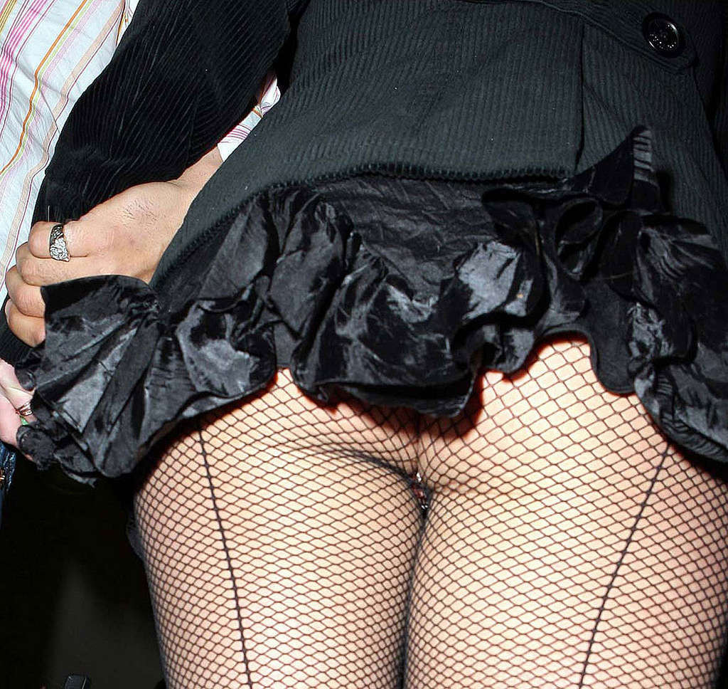 Britney Spears Very Sexy And Hot Upskirt Paparazzi Photos