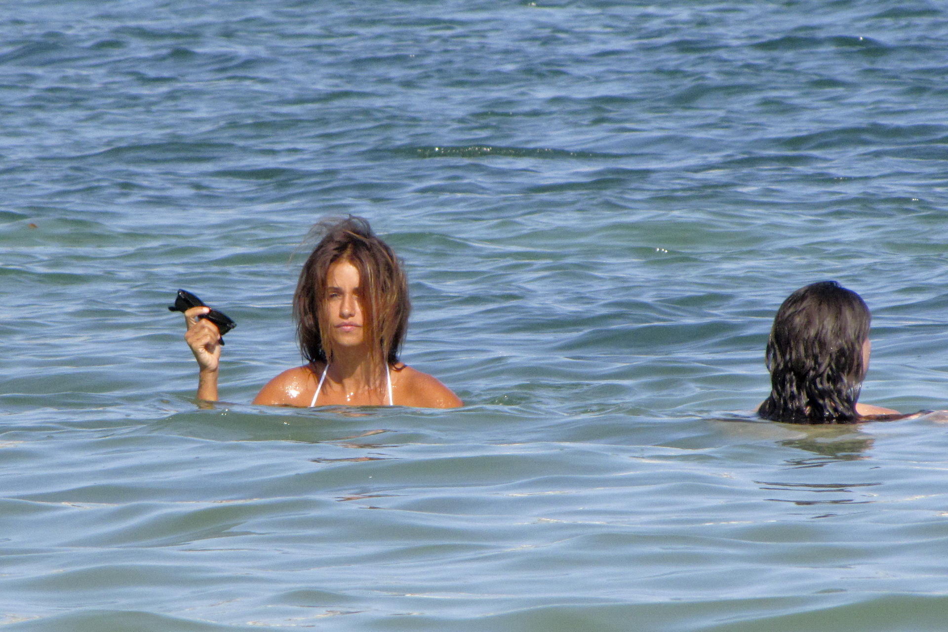 モニカ・クルス、イビザ島のビーチでセクシーなビキニを着る
 #75336350