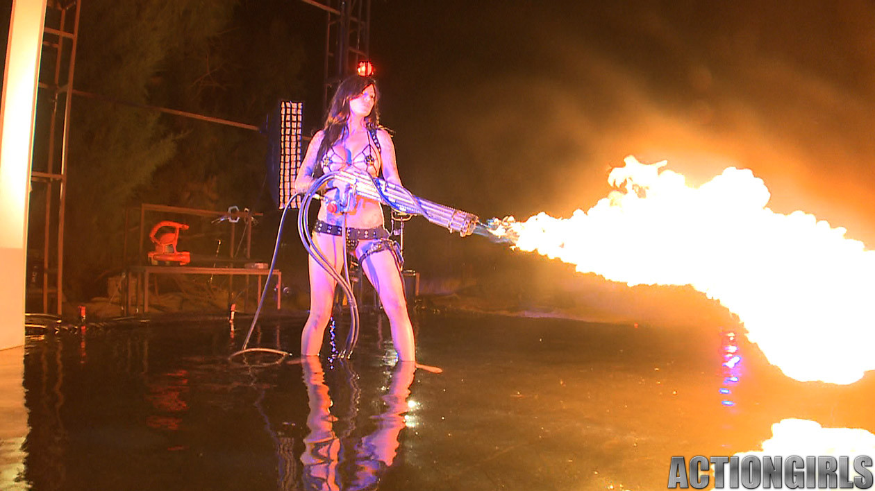 排他的なアクションガールズ・リーアンナ・ヴァンプ・モニカの写真 actiongirls.com
 #71110990