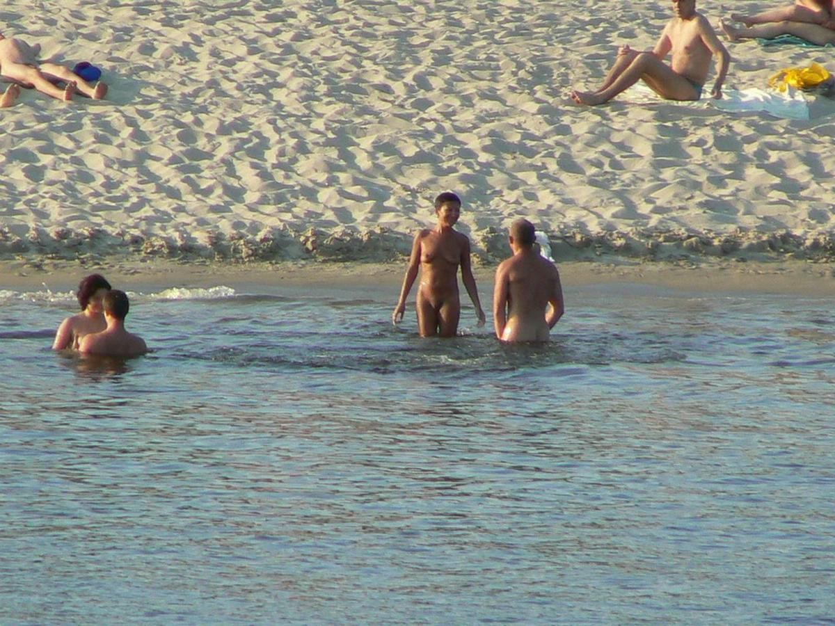 amateurs nude on public beach #72316130
