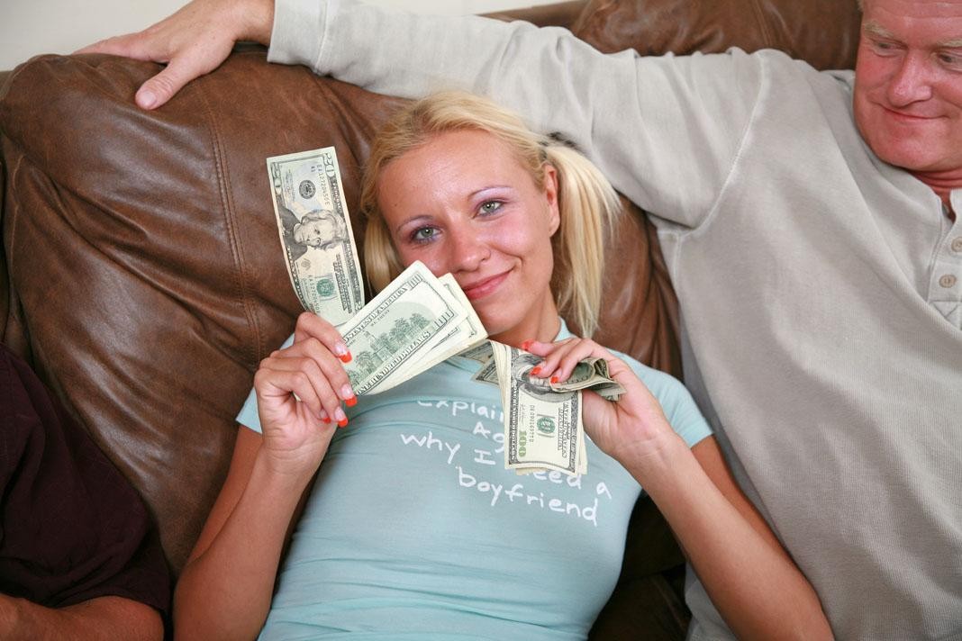 Meine frisch verheiratete wifey fickt zwei gruselige Fremde für etwas Geld
 #77590050