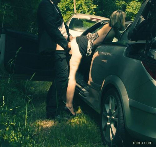 Nackte gfs posieren im Freien und in ihren Autos Galerie 5
 #67717460
