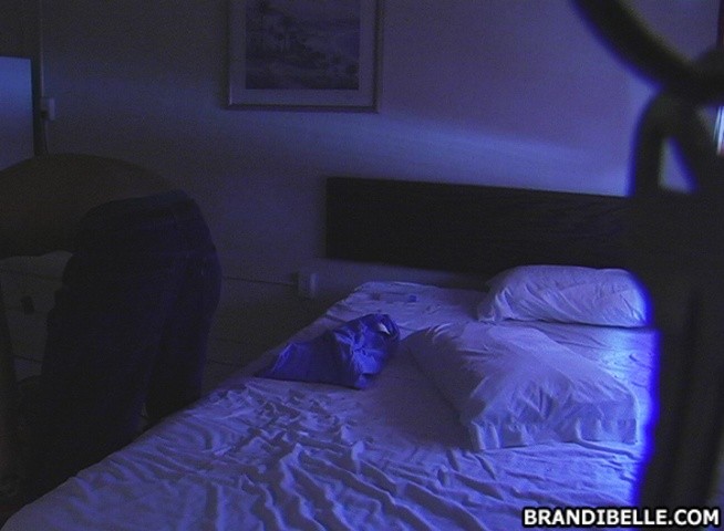 Una telecamera nascosta cattura Brandi mentre si comporta da troia
 #79369725