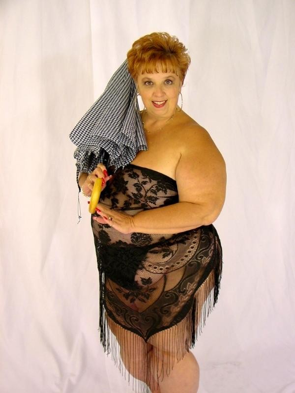 Rotschopf Plumper posiert
 #75583811