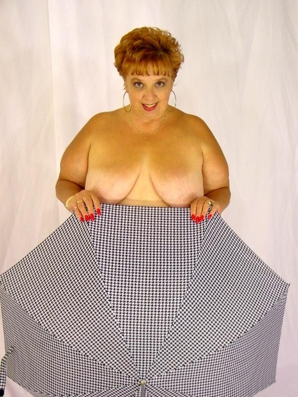 Rotschopf Plumper posiert
 #75583903