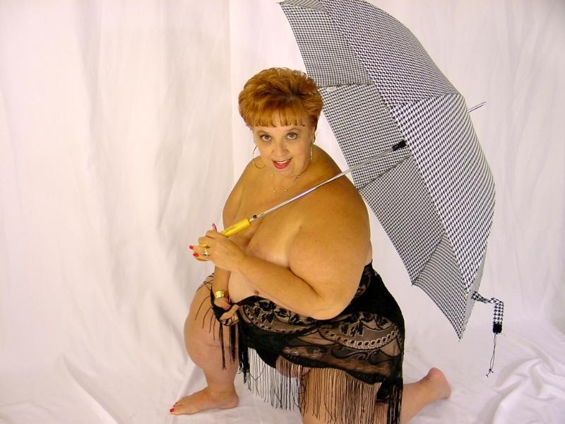 Rotschopf Plumper posiert
 #75583934