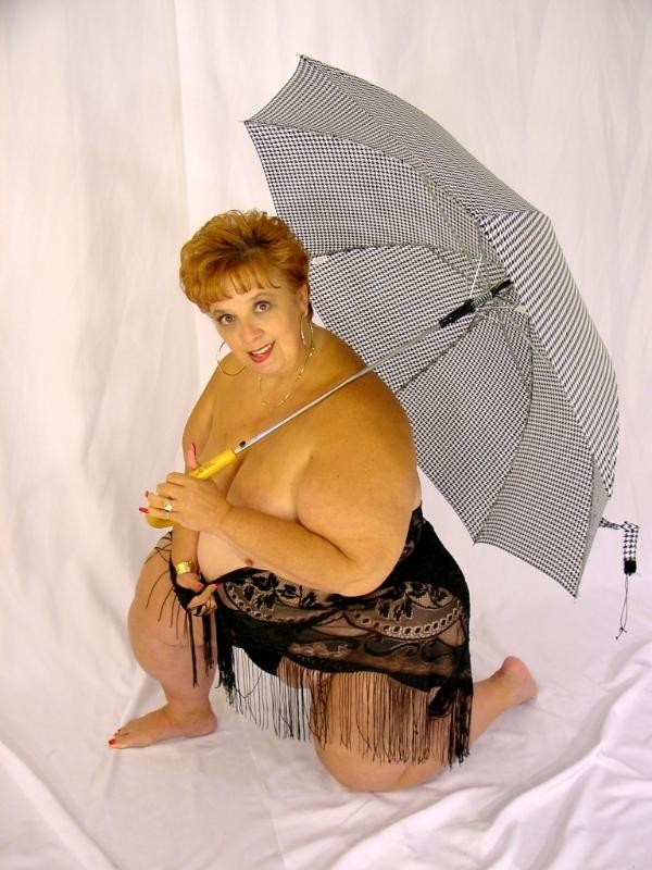Rotschopf Plumper posiert
 #75583975