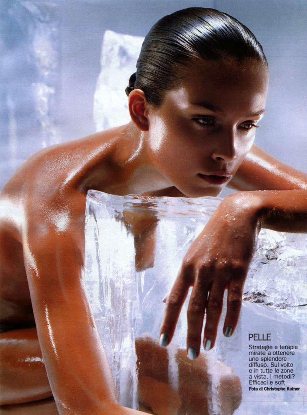 Petra nemcova exposant ses beaux gros seins dans un photoshoot de peinture corporelle et ses superbes fesses
 #75369978