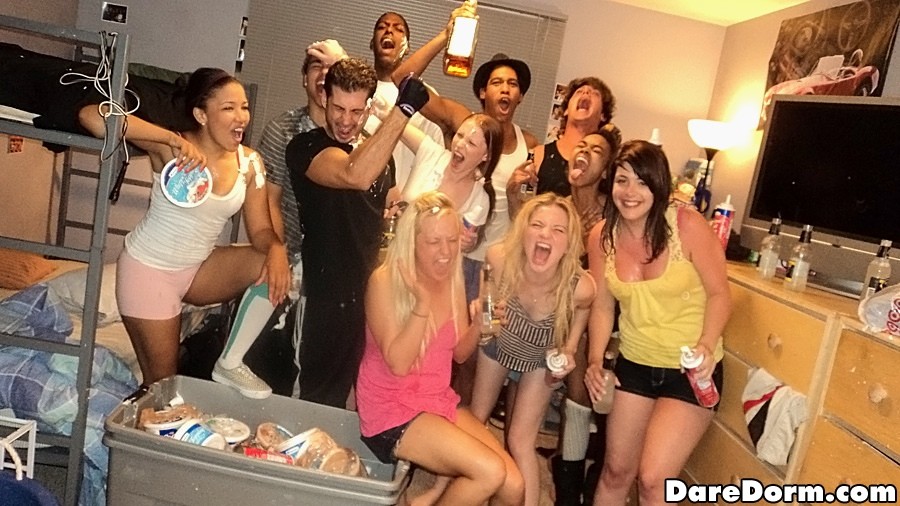 大学生の異人種間セックス
 #71527880