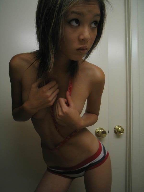 Sweetie posing and mugging real cute for her cam #69825565