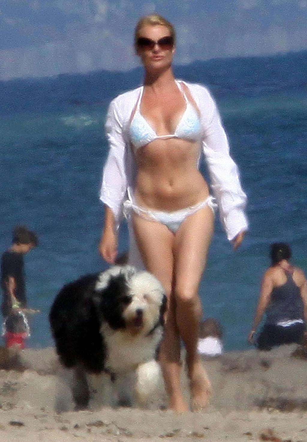 Nicollette Sheridan showing her nice and sexy ass on beach #75374552