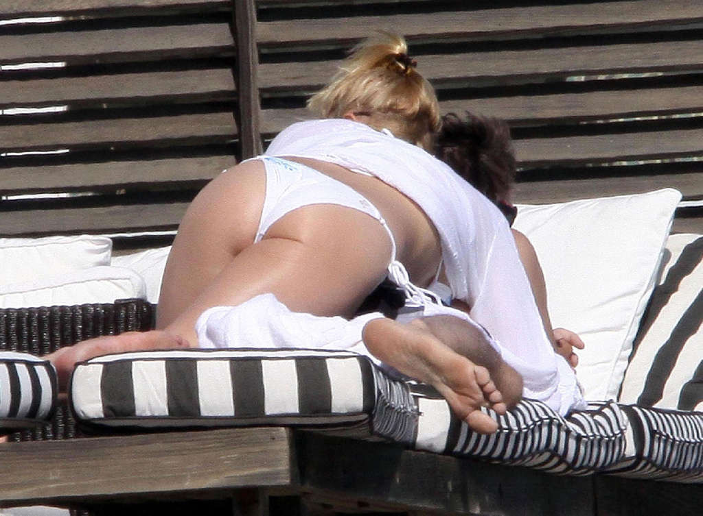 Nicollette Sheridan showing her nice and sexy ass on beach #75374558