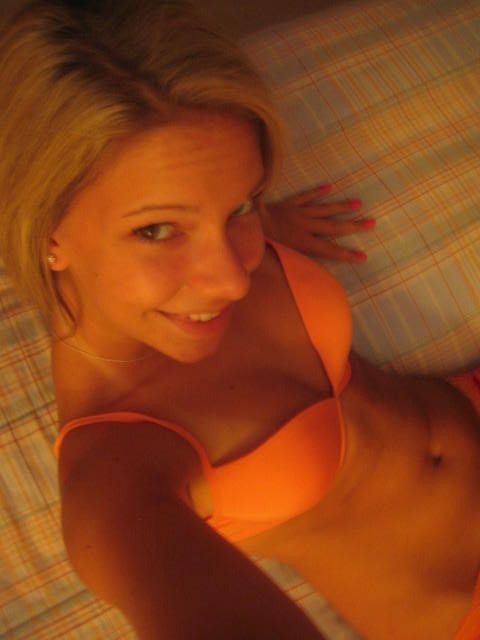 虚栄心の強い女たちのカムフラージュ
 #68315105