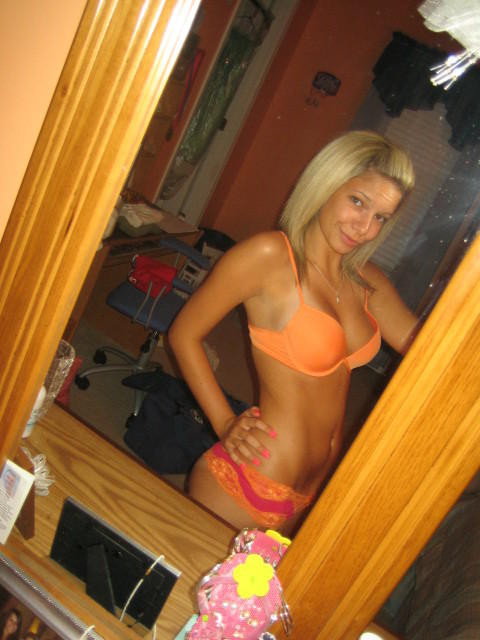 虚栄心の強い女たちのカムフラージュ
 #68315119