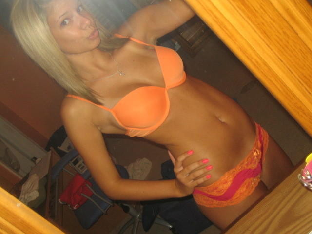 虚栄心の強い女たちのカムフラージュ
 #68315133