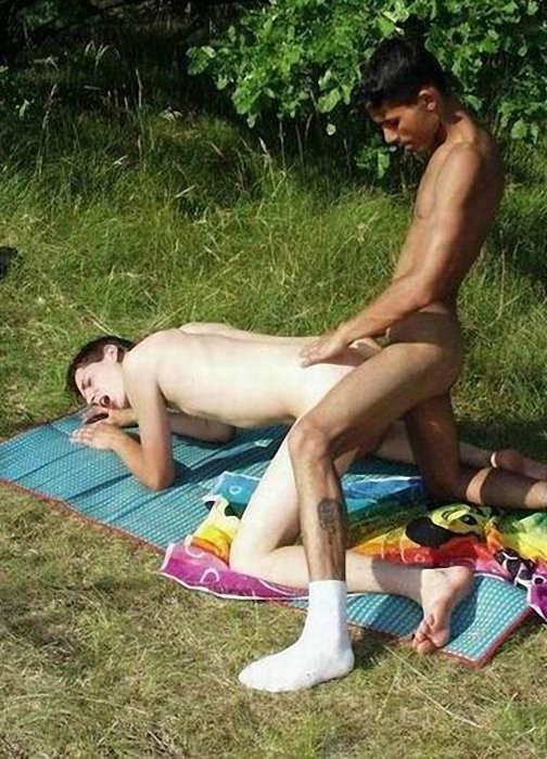 Chicos latinos y europeos follando al aire libre
 #76917571