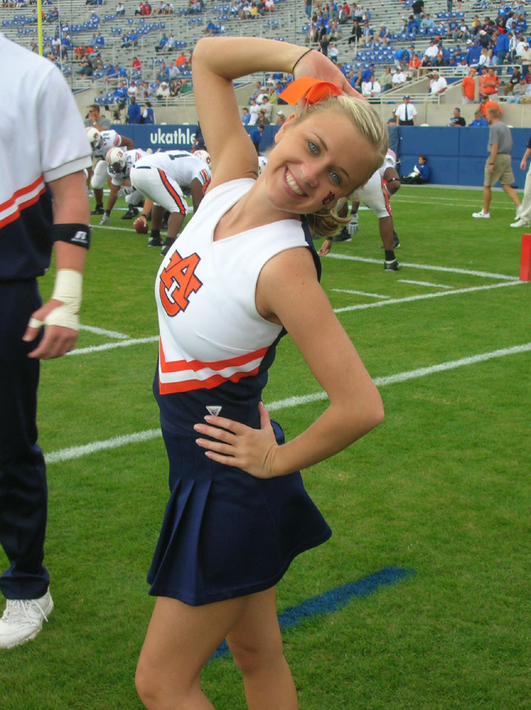 Porristas jóvenes reales
 #75470688