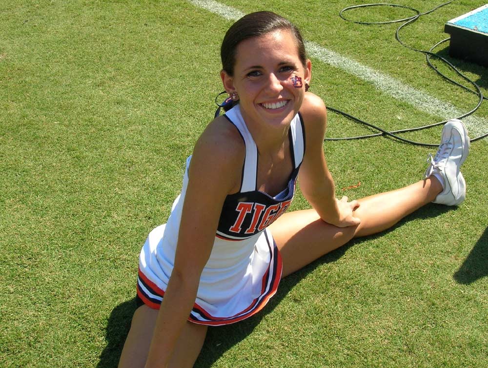 Porristas jóvenes reales
 #75470696