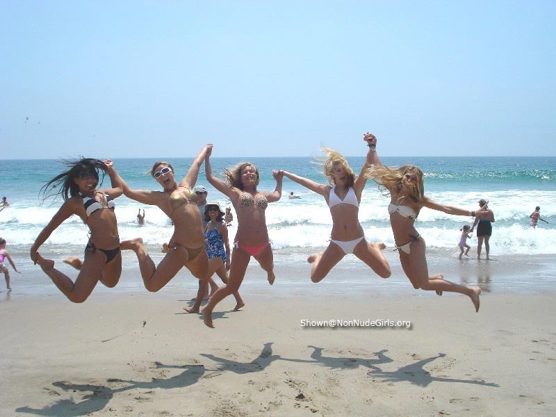 Porristas jóvenes reales
 #75470701