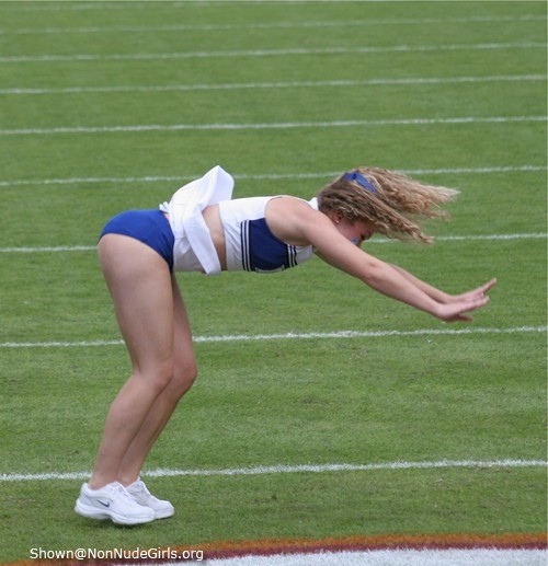 Porristas jóvenes reales
 #75470707