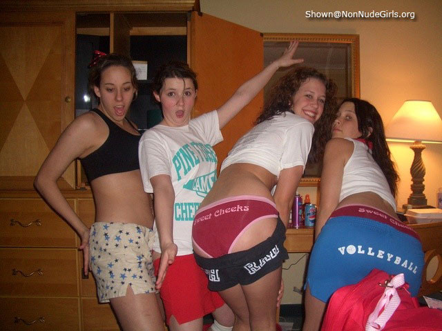 Porristas jóvenes reales
 #75470768