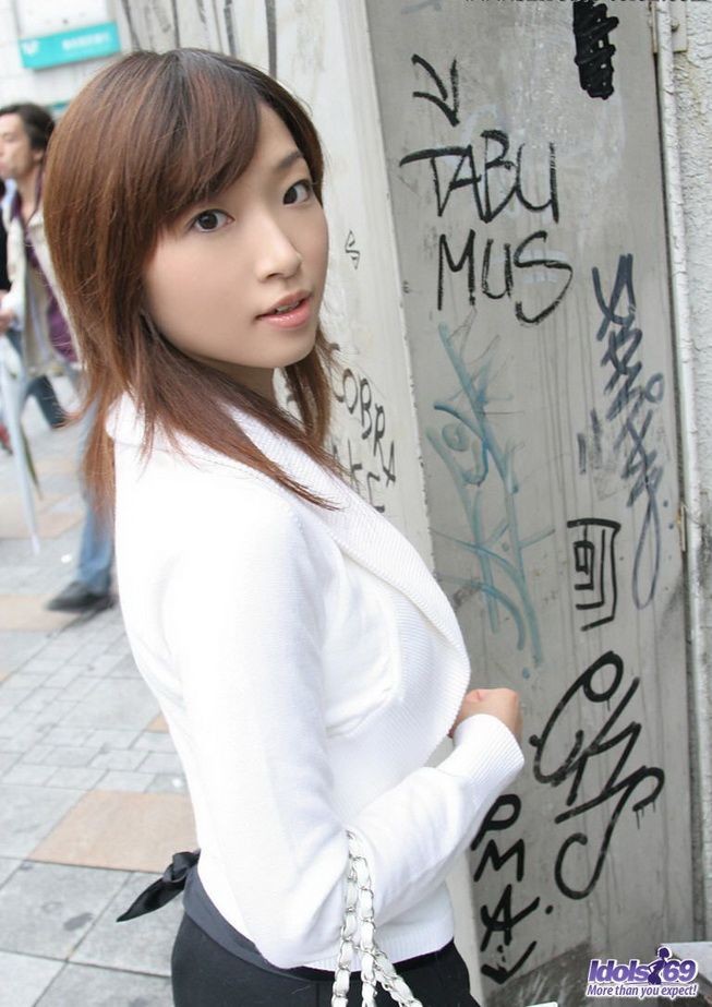 Japanische Cutie Koto zeigt perfekte Titten und Muschi
 #69767664