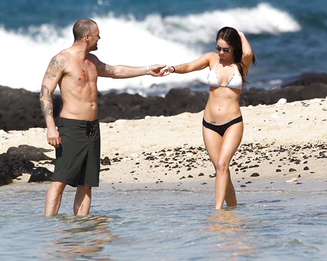 Megan Fox showing her sexy body curves in bikini paparazzi pictures #75273345