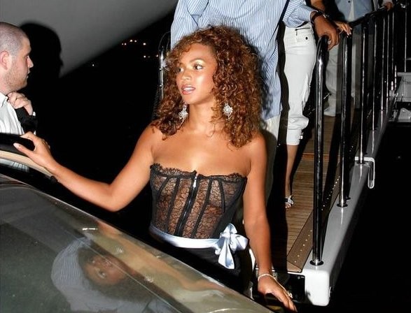 beyonce accidentally flashing pussy in upskirts pic