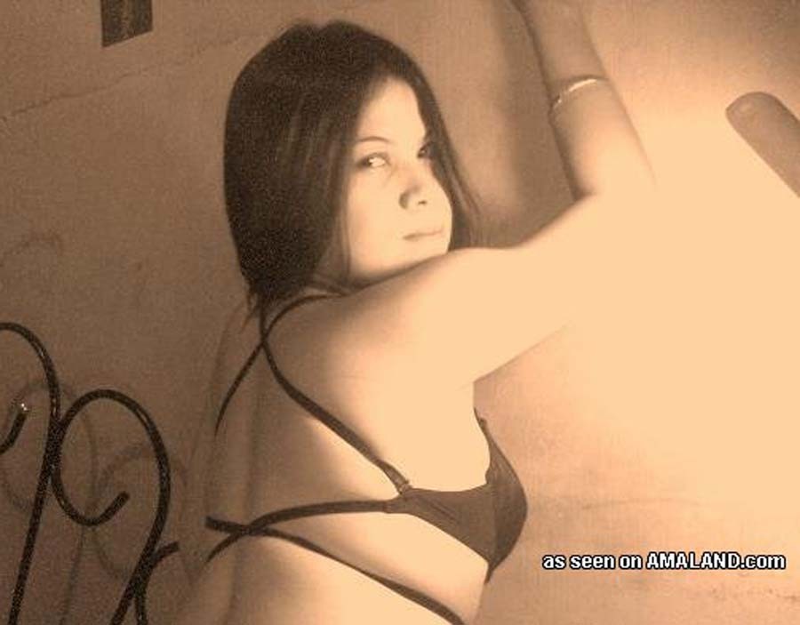 Raccolta di foto di una troia asiatica nella sua sexy lingerie succinta
 #68457501