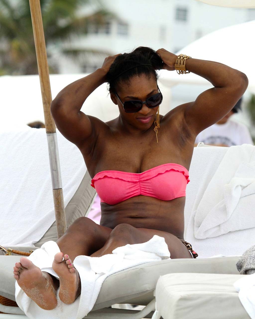 Serena Williams exposing her sexy body and huge ass in bikini on beach #75306451